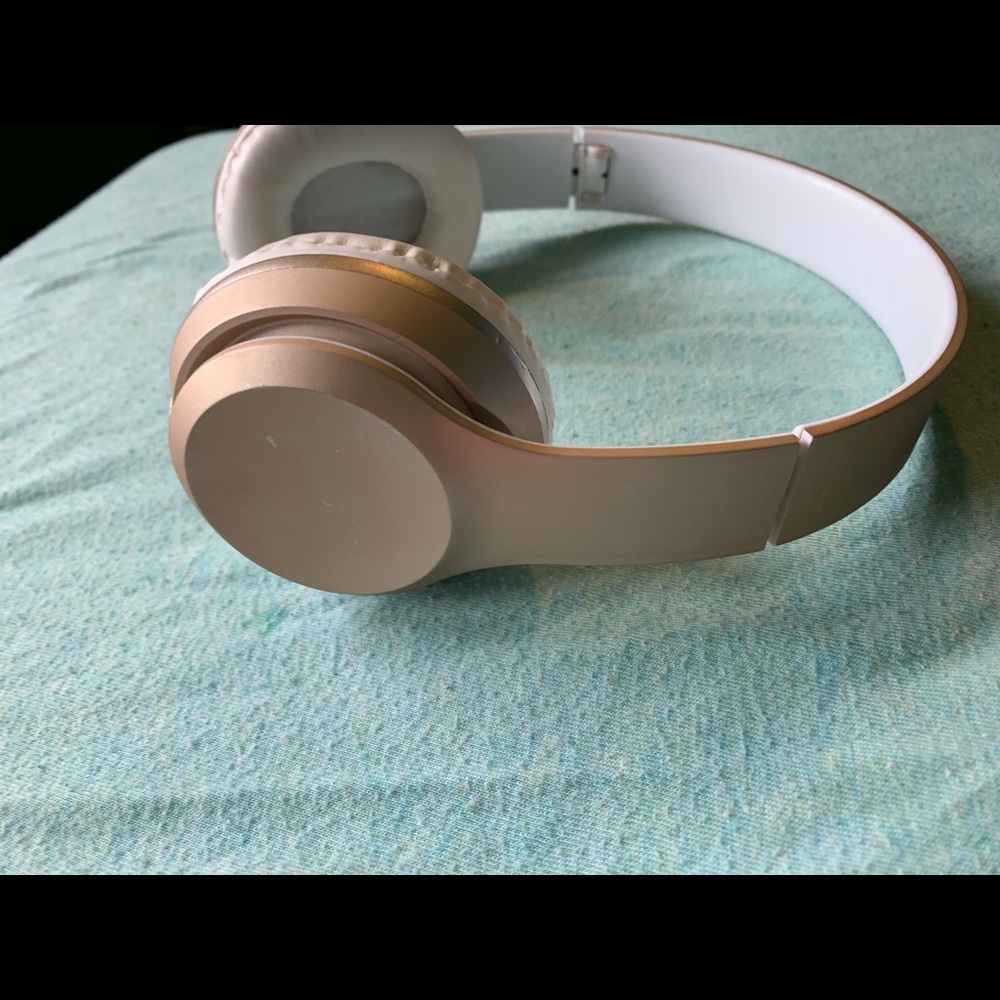 Headphones - Picture 3 of 3